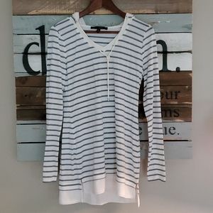 White House Black Market long sleeve top w/ hoodie